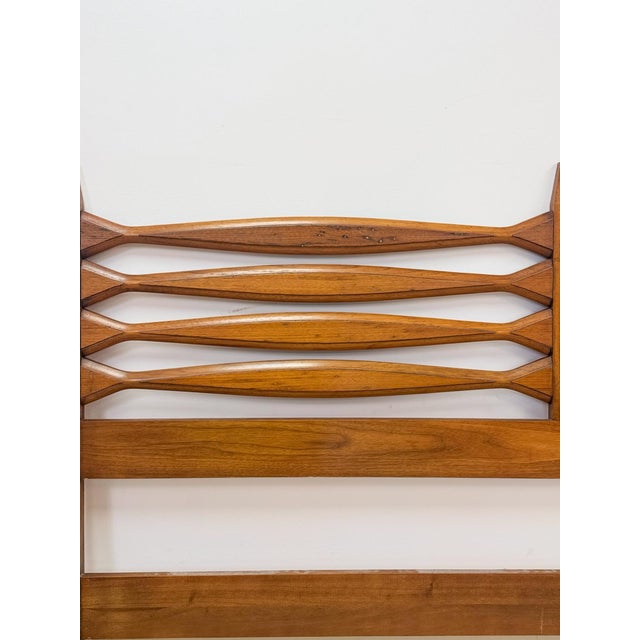Vintage Heritage Furniture MCM Pointed King Headboard Mid Century Modern Bed For Sale - Image 12 of 17