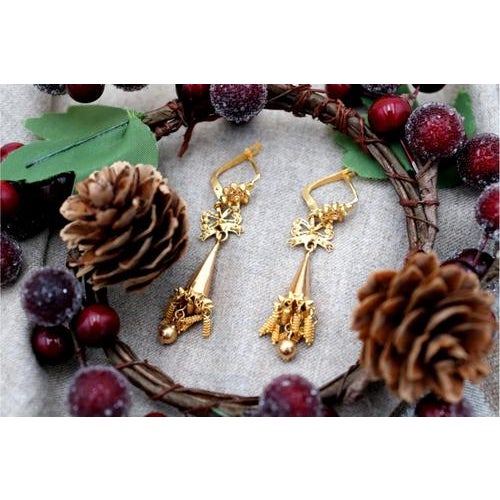 Gold Filigree Gold Earrings with Articulated and Tilting Pendants, Set of 2 For Sale - Image 8 of 8