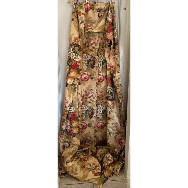 1990s Vintage Thomasville Floral Vallance & 2 Panel Drape Set For Sale - Image 5 of 9