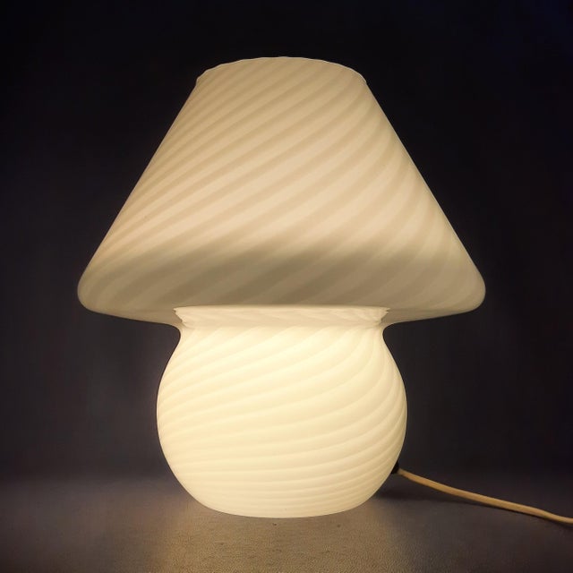 White Modern Spiral Mushroom Table Lamp in White Murano Glass, 1970s For Sale - Image 8 of 14