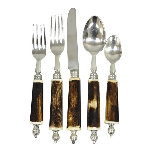 Vintage Hollywood Regency Faux Horn Handle Silver Flatware (5 Pc) Set SVC for 12 For Sale