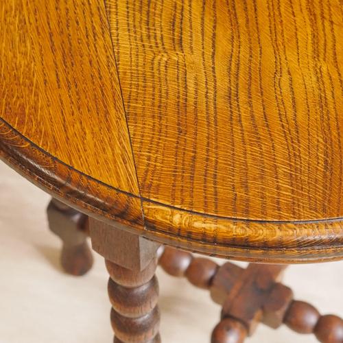 Round Oak Side Table, 1900 For Sale - Image 3 of 14