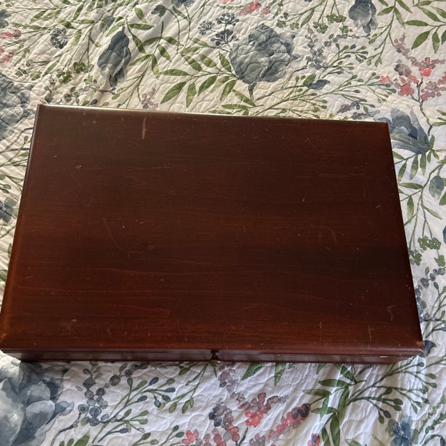 Vintage Queen Bess II Flatware by Oneida Includes Reed Barton Eureka Storage Chest - 88 Piece For Sale - Image 9 of 10