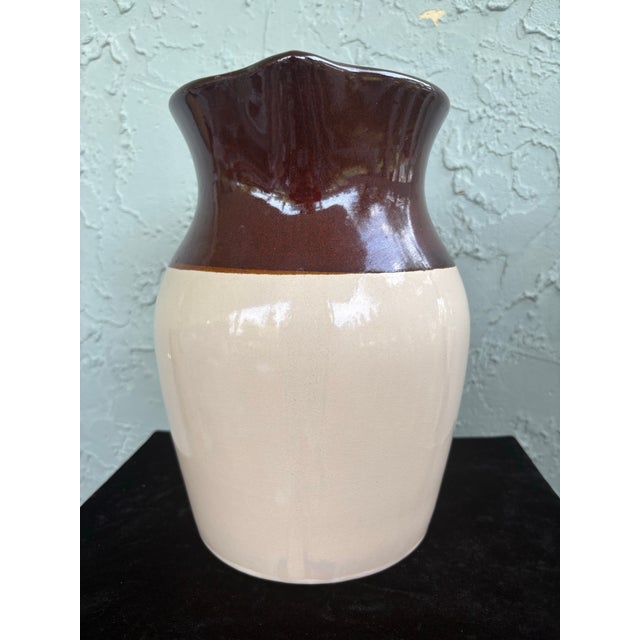 1970s Vintage American Two-Tone Pottery Water Jug Pitcher in Brown & Cream Glaze For Sale - Image 5 of 8