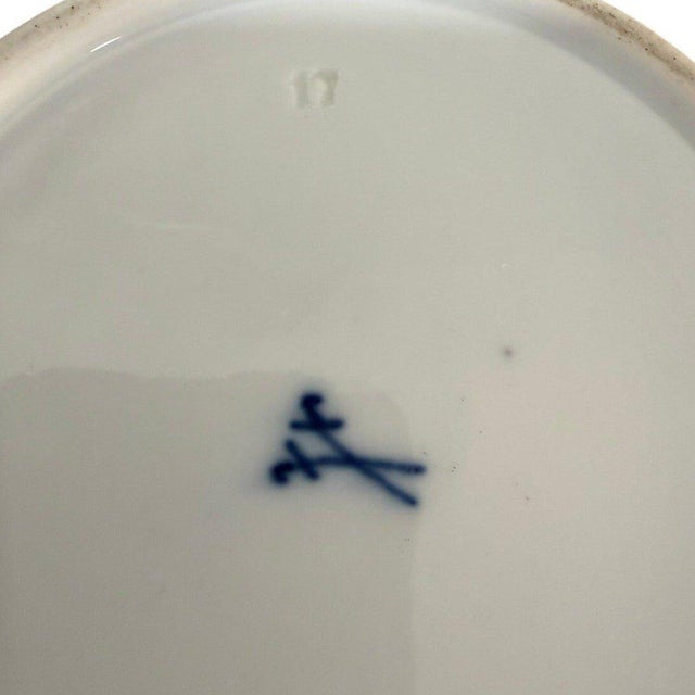 Antique Meissen c.1890-1910 Hand Painted Bird & Butterfly Porcelain Trumpet Vase For Sale - Image 14 of 17
