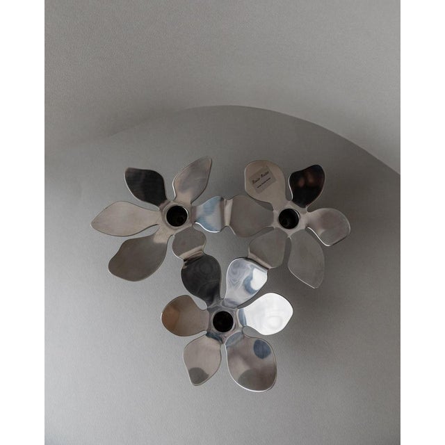 This vintage candle holder by Monica Mulder for Ikea from the 1990s is a stylish table decoration in an abstract flower...