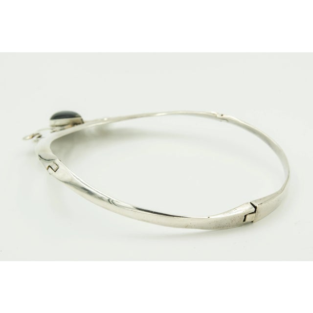 Modernist Taxco Mexican Sterling Silver Collar Necklace by Alicia De La Paz For Sale - Image 4 of 7