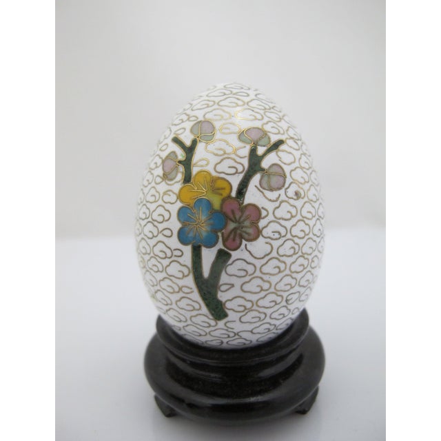 Chinese Chinese Cloisonne White Hand Painted Enamel Bird & Lotus in Clouds Egg With Stand For Sale - Image 3 of 8