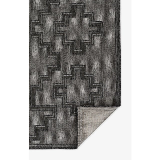 2020s Momeni Contemporary Indoor/Outdoor Hampton Fog Rug in Charcoal, 3'3" x 5' For Sale - Image 5 of 10
