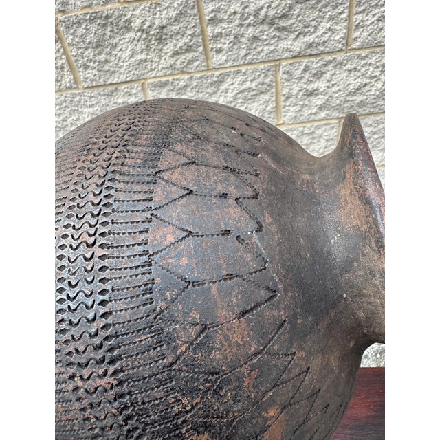 Mid-20th Century Lobi Burkina Faso Hand-Built Terracotta Lidded Vessel For Sale In Philadelphia - Image 6 of 10