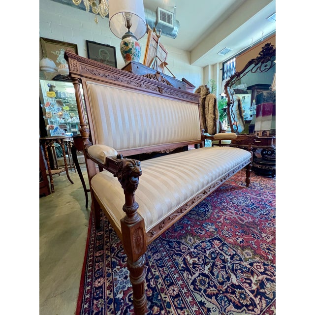 French Early 20th Century Finely Carved French Hall Bench With Lion Head Carvings For Sale - Image 3 of 7
