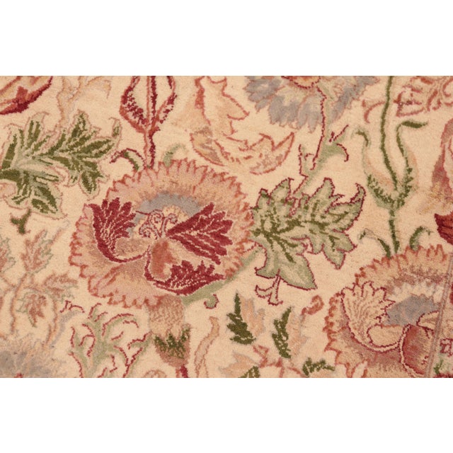 Shabby Chic Floral 1990's Pak-Persian Ivory/Grey Wool Rug - 6'1'' X 9'6'' For Sale - Image 3 of 9