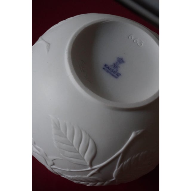 1960s Vintage German Vases in Biscuit Porcelain from AK Kaiser, 1960s, Set of 2 For Sale - Image 5 of 10