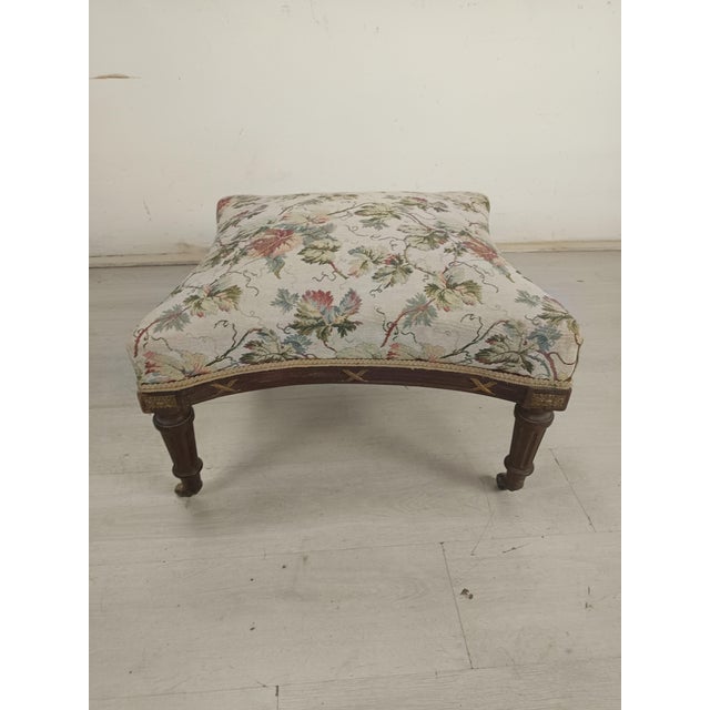 Louis XVI Ottoman in Walnut, in Good conditions. Designed before 1890