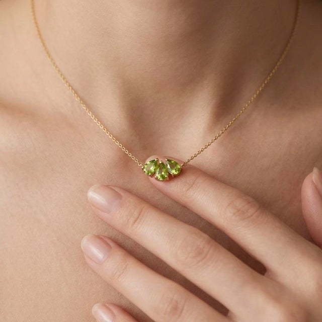 Contemporary Dainty Peridot Cluster Necklace | August Birthstone Necklace | Dainty Stackable Everyday Necklace For Sale - Image 3 of 3