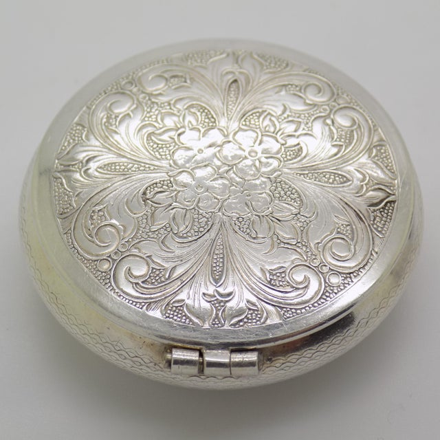 Metal Vintage Italian Handmade Genuine Silver Ornated Flower Design Pill Snuff Trinket Box, Made in Alessandria For Sale - Image 7 of 11