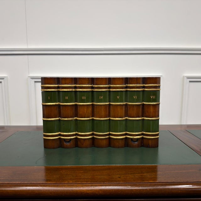 Classic English Storage Book from Globe Wernicke, in Very Good conditions. Designed 1920 to 1949 I have official proof of...