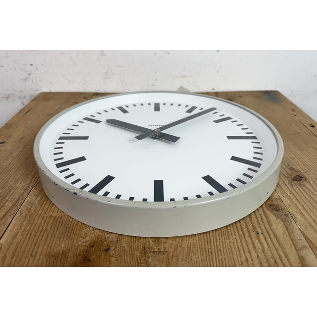 Gray Vintage Industrial Factory Wall Clock from Siemens, 1970s For Sale - Image 8 of 18