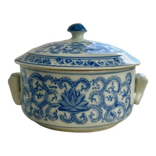 Blue and White Chinese Lidded Bowl For Sale