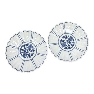 Japanese-Style Petal-Shaped Blue-and-White Plate - Set of 2 For Sale