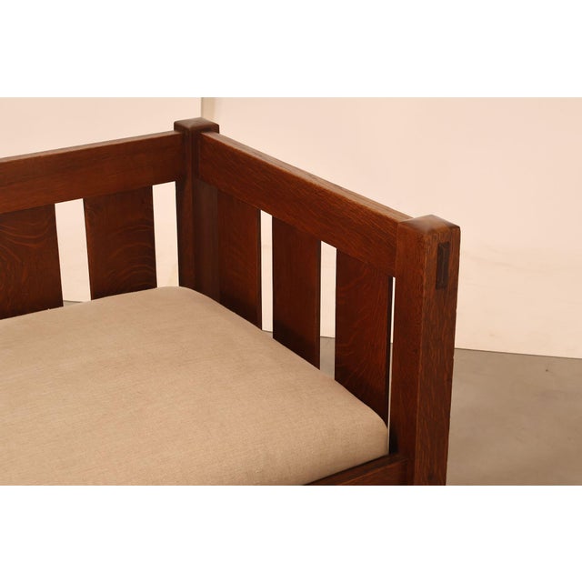 Antique Gustav Stickley No. 208 Arts And Crafts Mission Oak Settle For Sale In Philadelphia - Image 6 of 18