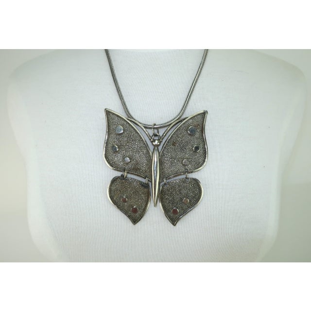 Silver Metal Articulated Butterfly Pendant Necklace, c.1970 For Sale - Image 11 of 12