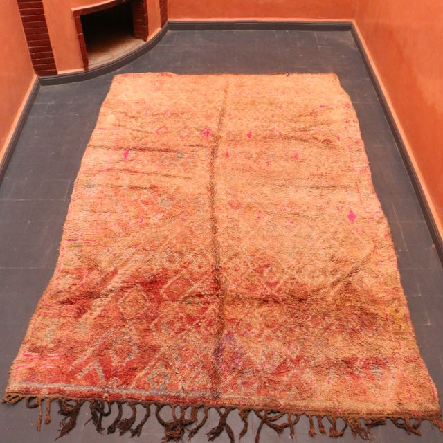 Peach Mid-Century Modern 7x10 Ft Vintage Moroccan Rug For Sale - Image 8 of 9
