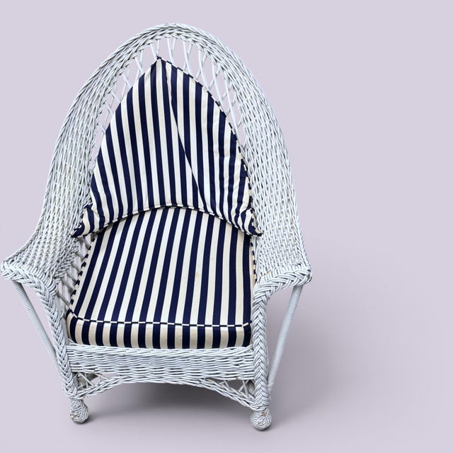 White Antique Bar Harbor Wicker Patio Set in White & Navy c.1920 For Sale - Image 8 of 12