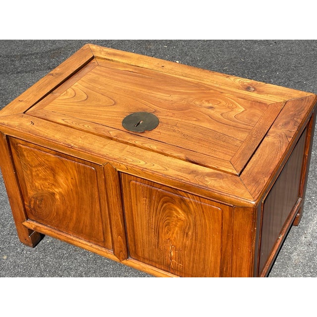Mid 20th Century Vintage Beechwood Chinese Lidded Storage Chest For Sale - Image 4 of 9