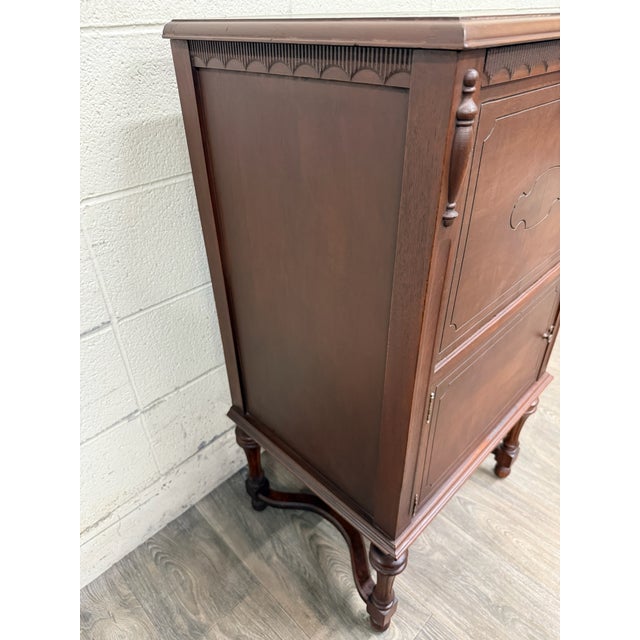 Early 20th Century Antique Federal Colonial English Mahogany Lift Top Radio Cabinet Console Stand For Sale - Image 5 of 16