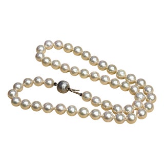 Vintage Cultured Akoya Pearl Necklace Length 18" , 18 Karat White Gold Clasp For Sale