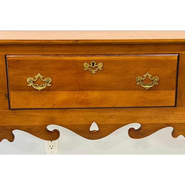 Early American Style Cherry Huntboard by Wright Table Company For Sale In West Palm - Image 6 of 11