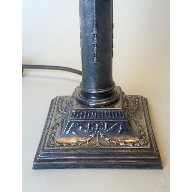 French Neoclassical Silvered Metal Column Table Lamp with Pleated Shade, 1970 For Sale - Image 6 of 15