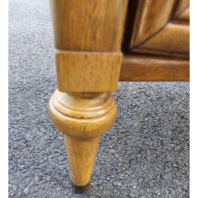 Mid 20th Century Pair of White Furniture Italian Tuscan Style Fruitwood Bedside Tables For Sale - Image 9 of 10