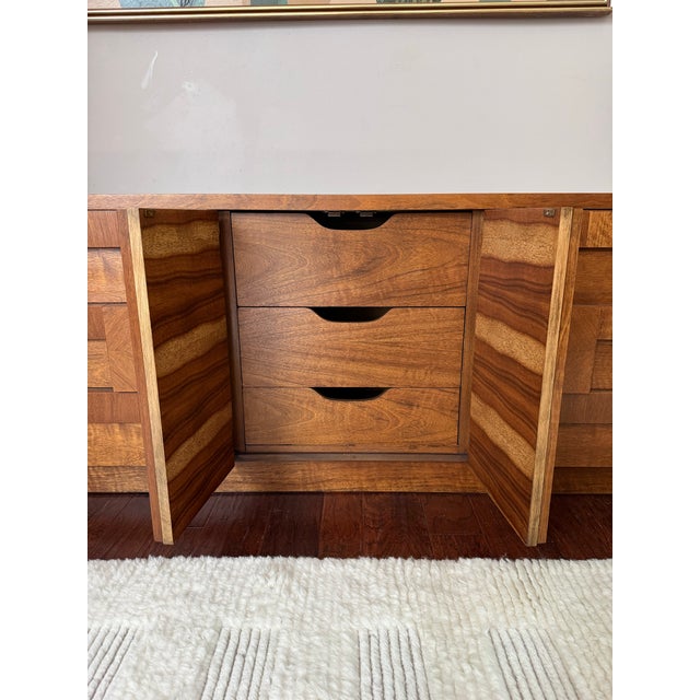Vintage 1970's Lane Brutalist Staccato 9-Drawer Walnut Mid Century Dresser For Sale In Houston - Image 6 of 11