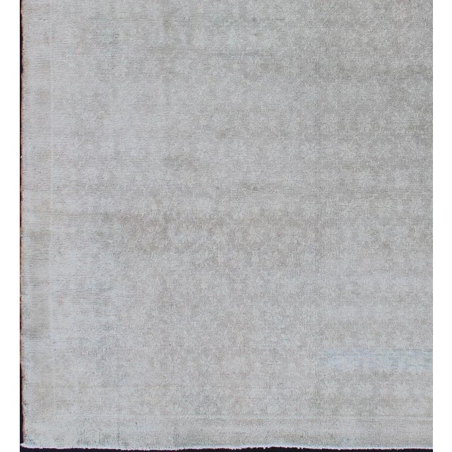 Mid 20th Century Vintage Turkish Rug With Small-Scale Repeating Pattern and Modern Design For Sale In Atlanta - Image 6 of 13