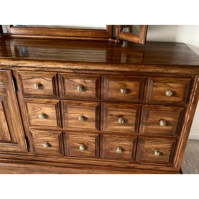 Late 20th Century Pennsylvania House Oak Dresser With Triptych Mirror American Traditional With Colonial Charm Excellent Condition For Sale In Denver - Image 6 of 18