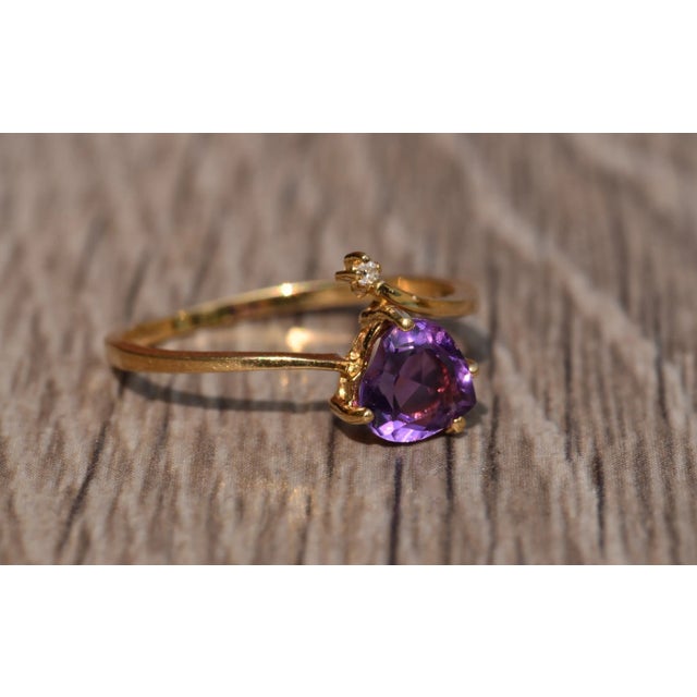 1990s The Lothbury: Vintage Yellow Gold Amethyst and Diamond Bypass Ring For Sale - Image 5 of 10