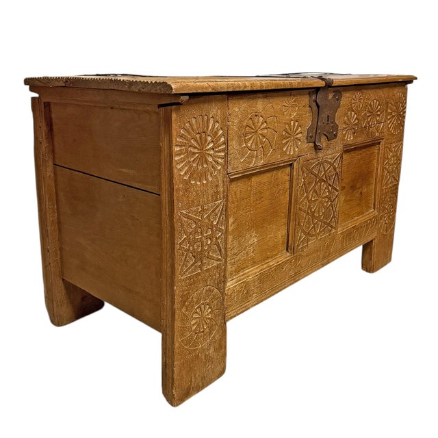 17th Century 18th Century Dutch Oak Trunk For Sale - Image 5 of 15