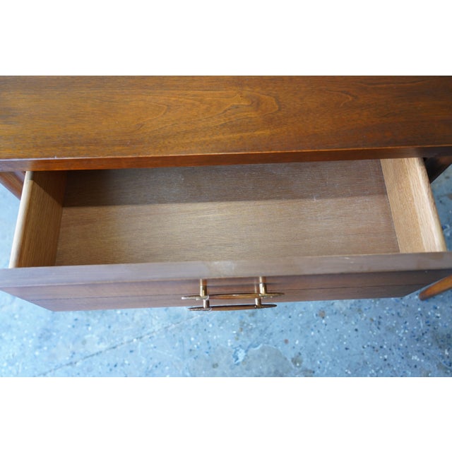 Pair of Broyhill Saga Mid-Century Modern Nightstands For Sale In Las Vegas - Image 6 of 10