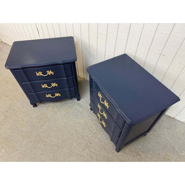 Vintage French Provincial Navy Blue Bachelor Chest Nightstands - Set of 2 For Sale In Philadelphia - Image 6 of 9