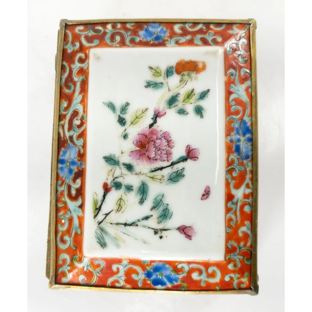 Chinoiserie 20th Century Chinese Chinoiserie Porcelain and Bronze Mounted Box For Sale - Image 3 of 10