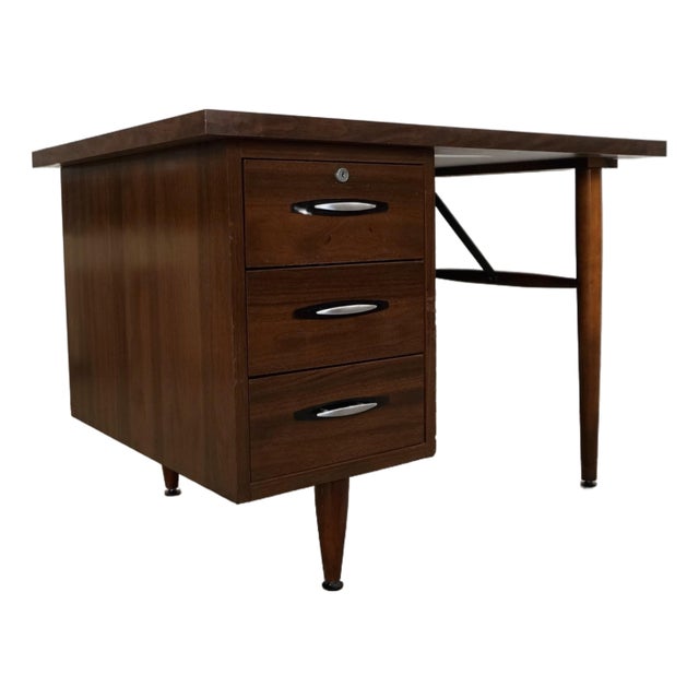 1960’s Mid-Century Modern Executive Desk by High Point For Sale