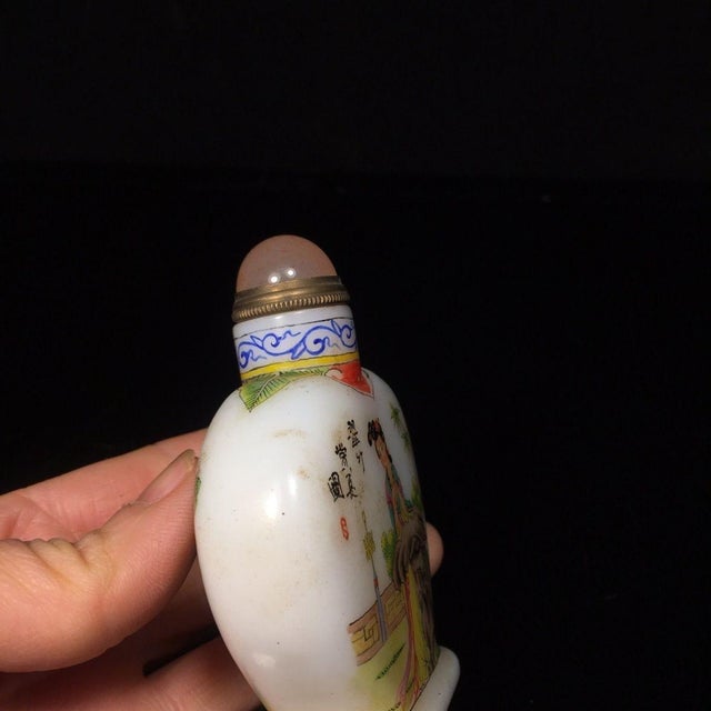 Late 20th Century Hand-Painted Liuli Glass Snuff Bottle With Maiden & Guqin Scene, Qianlong Mark For Sale In Los Angeles - Image 6 of 9