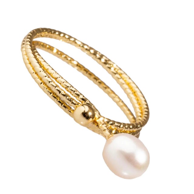 Early 21st Century Minimalist Pearl & Gold Elegant Cocktail Ring, Size 4 For Sale - Image 5 of 9