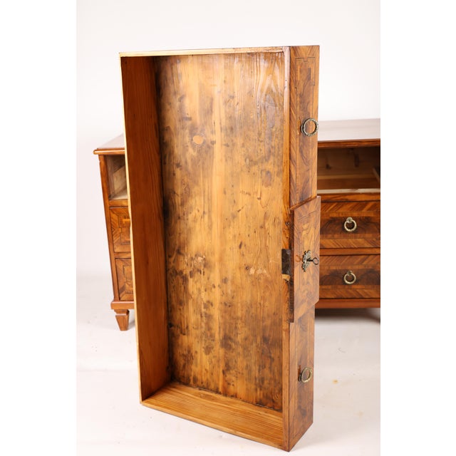 Louis Seize Chest of Drawers in Walnut, 1790 For Sale - Image 17 of 18