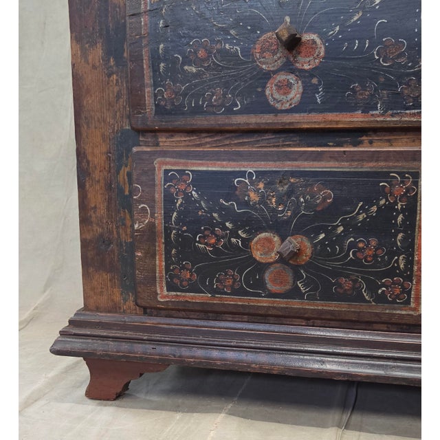 Early 20th Century Antique Romanian Folk Painted Pine Cupboard With Drawers and a Door For Sale - Image 5 of 14