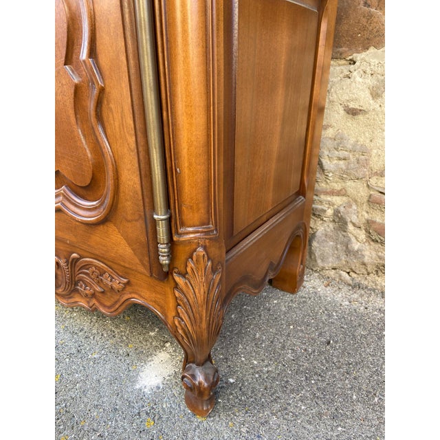 French Louis XV Display Cabinet, 1970s For Sale - Image 9 of 12