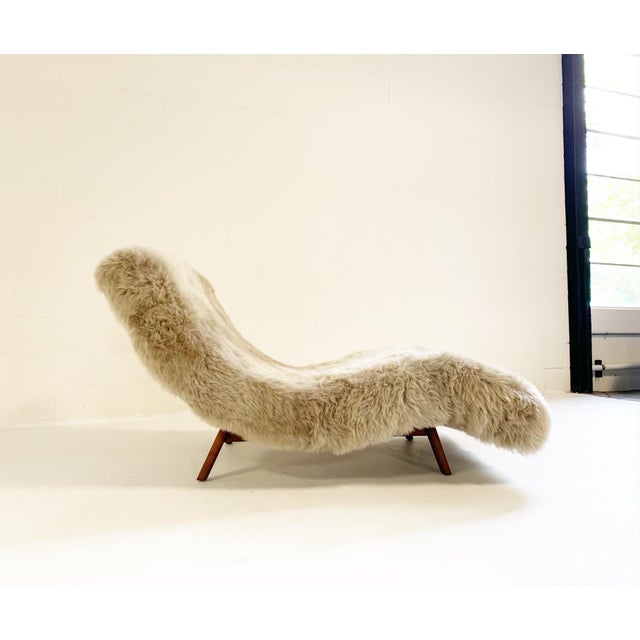 Mid-Century Modern Adrian Pearsall Style Wave Chaise Lounge in New Zealand Sheepskin For Sale - Image 3 of 5