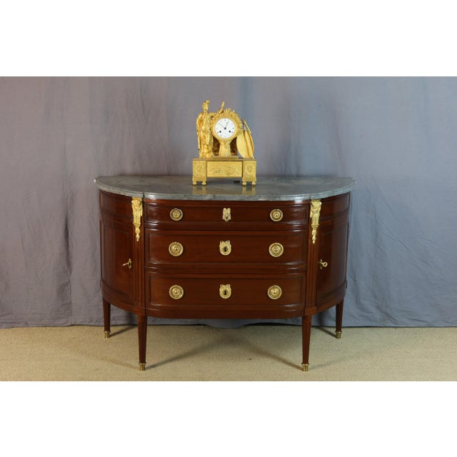 A very high-quality Louis XVI period commode with doors. It rests on four legs ending in bronze sabots, the uprights are...